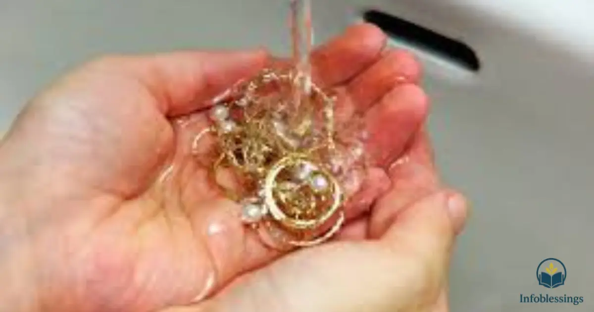 Benefits of Using an Ultrasonic Jewelry Cleaner Over Manual Cleaning